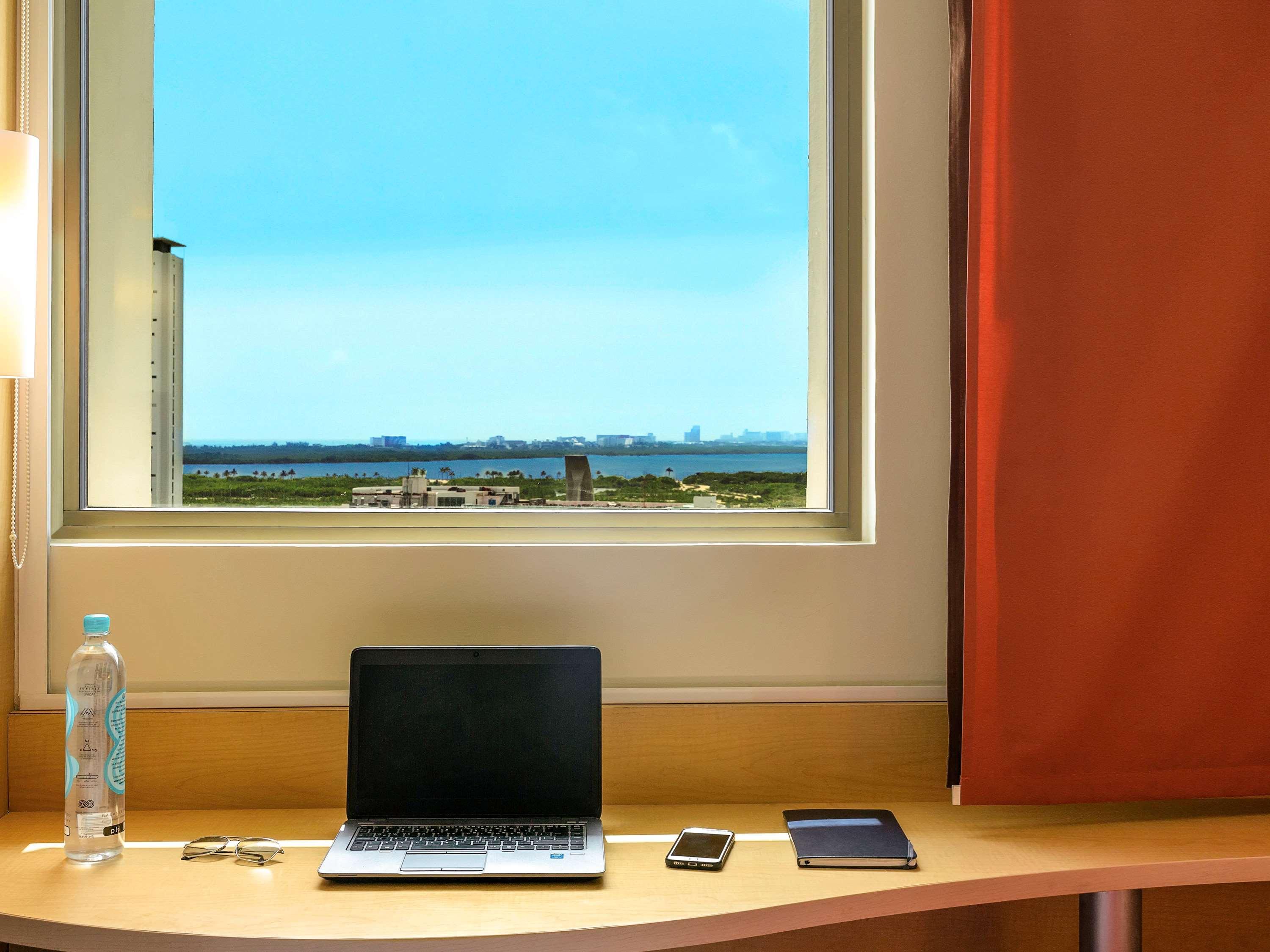 Ibis Cancun Centro Экстерьер фото
