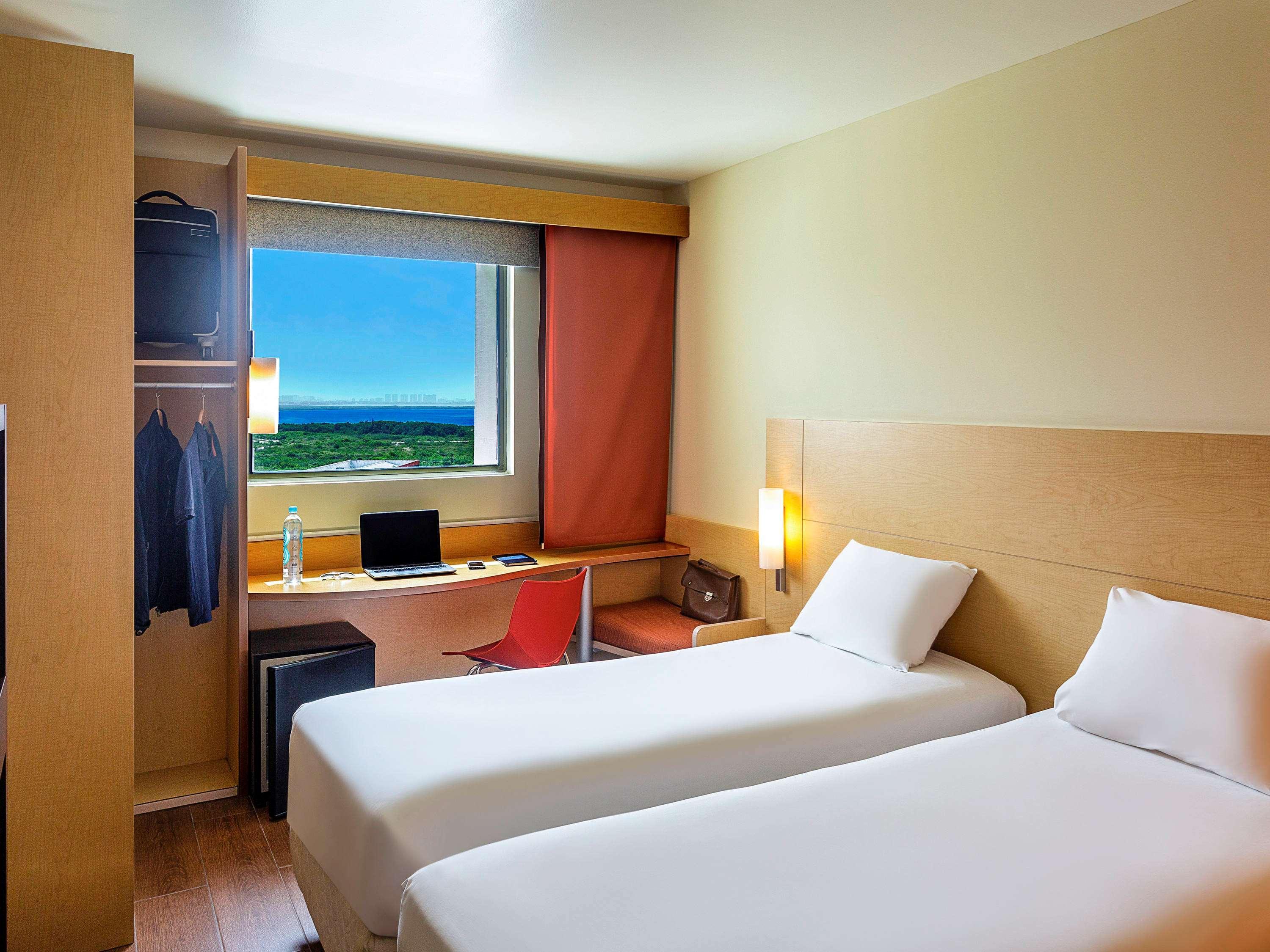 Ibis Cancun Centro Экстерьер фото