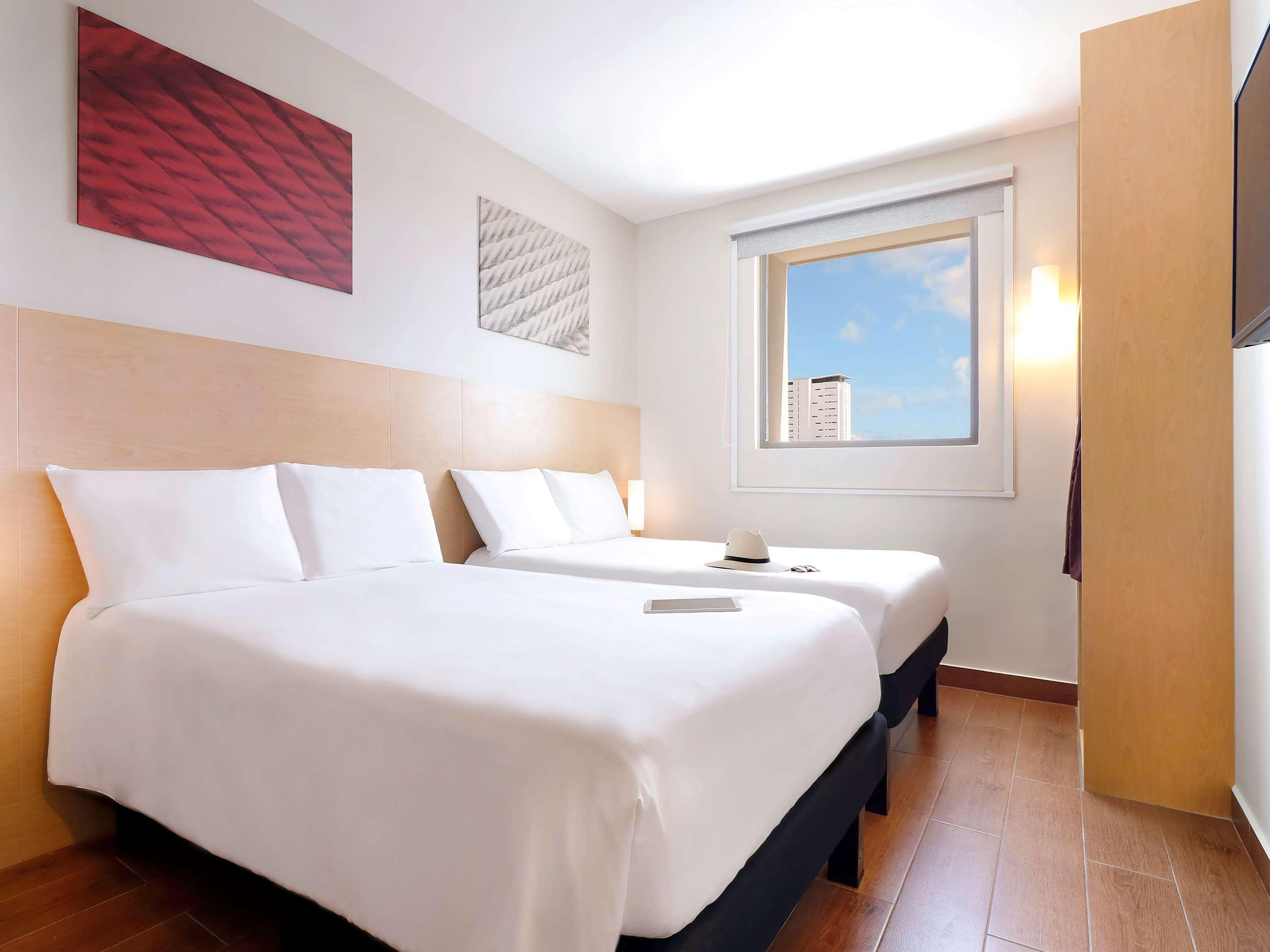 Ibis Cancun Centro Экстерьер фото