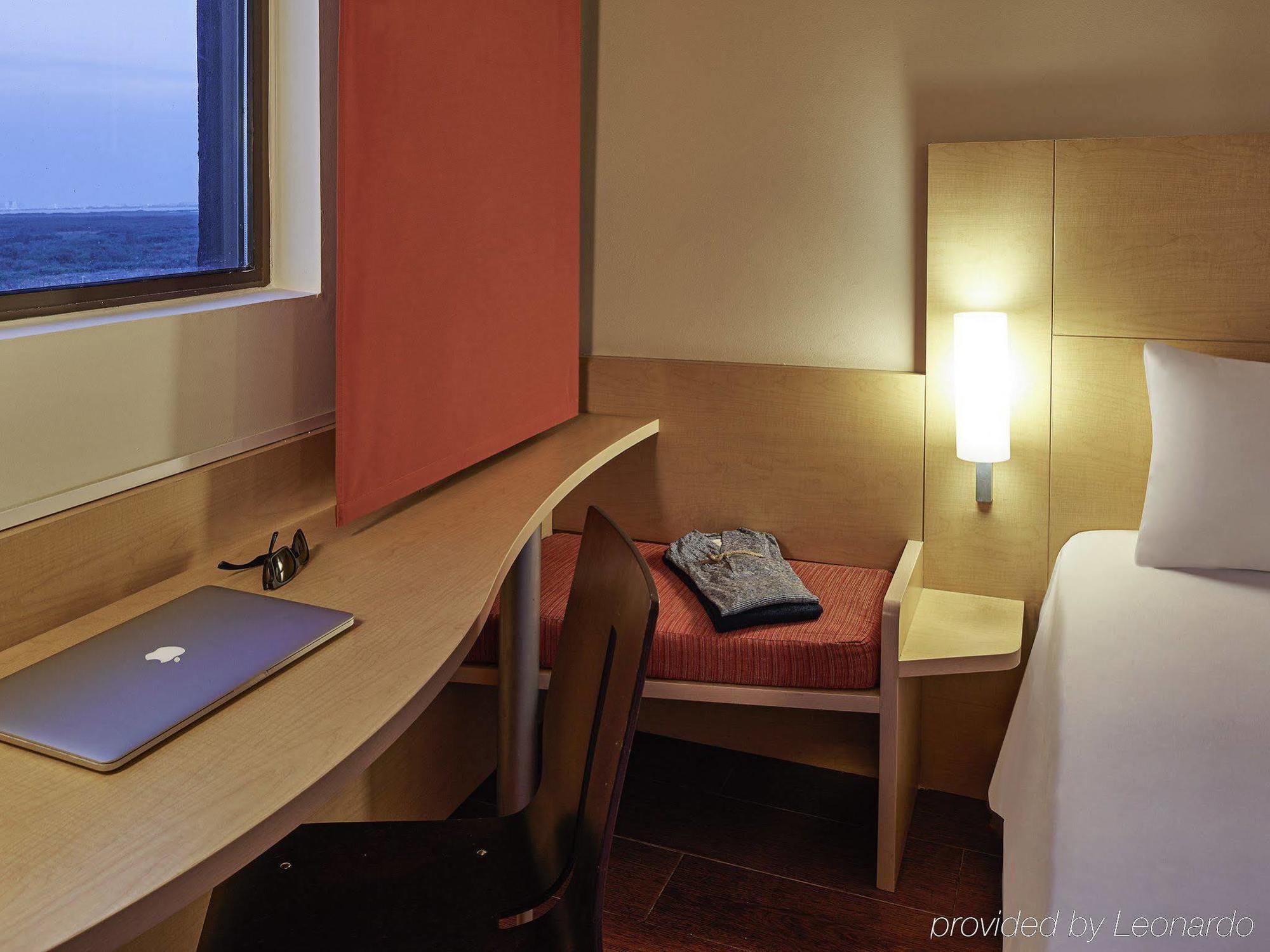 Ibis Cancun Centro Экстерьер фото