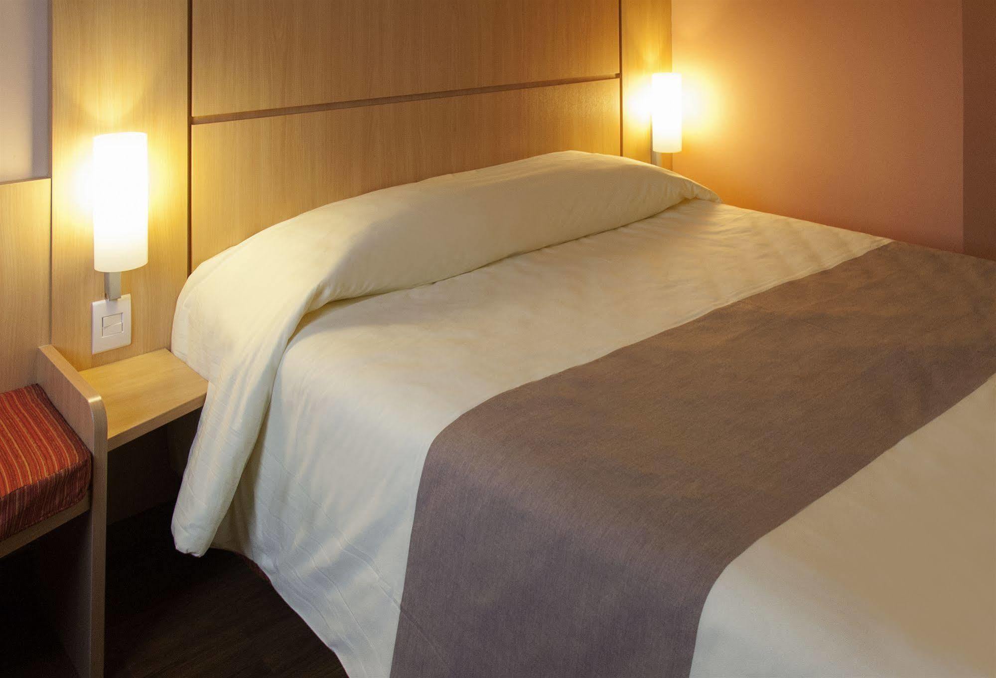 Ibis Cancun Centro Экстерьер фото